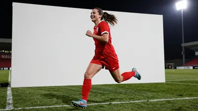 Monica Isaksen kom inn og scoret på første ballberøring da Brann vant 2-0 mot HJK i Helsinki, noe som gir et solid...